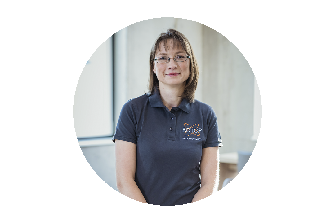 Portrait einer Fachleitung der ROTOP Pharmaka GmbH, Hersteller von Radiopharmaka in Dresden